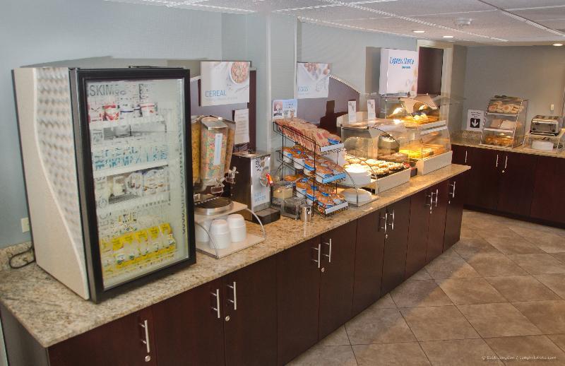 Express And By Ihg 2*